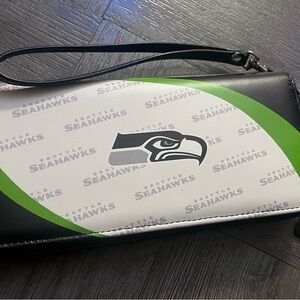 NEW NFL Seattle Seahawks Women’s Synthetic Leather Curve Zip Organizer Wallet